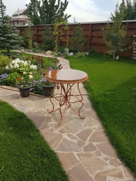 Стол из искусственного камня